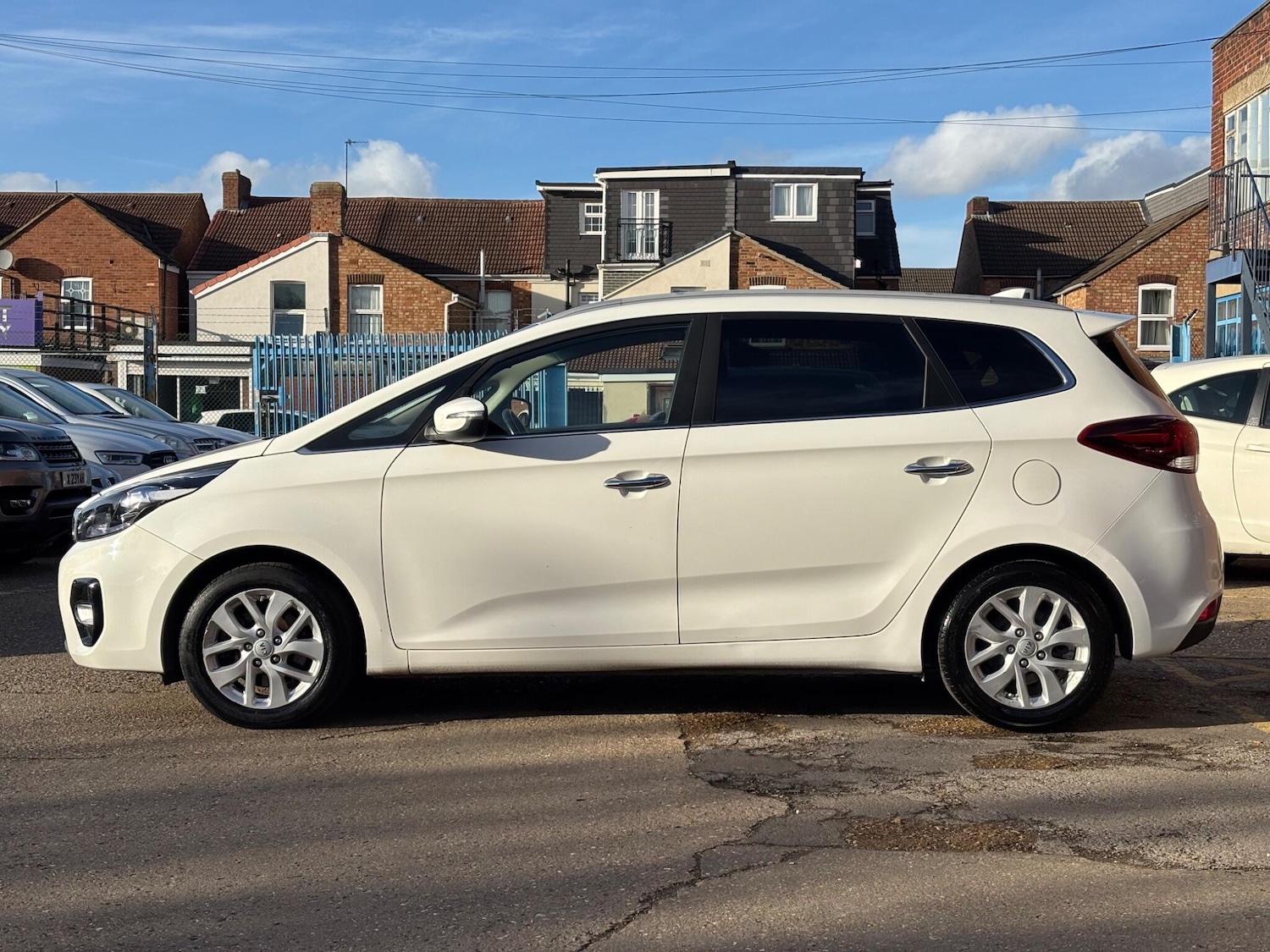 Used Kia Carens 2017 for sale - 76573200: Photo 5
