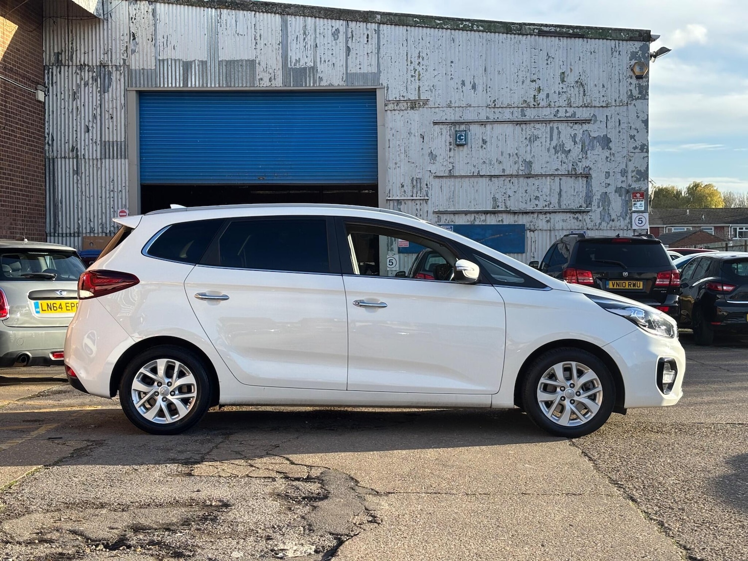 Used Kia Carens 2017 for sale - 76573200: Photo 8