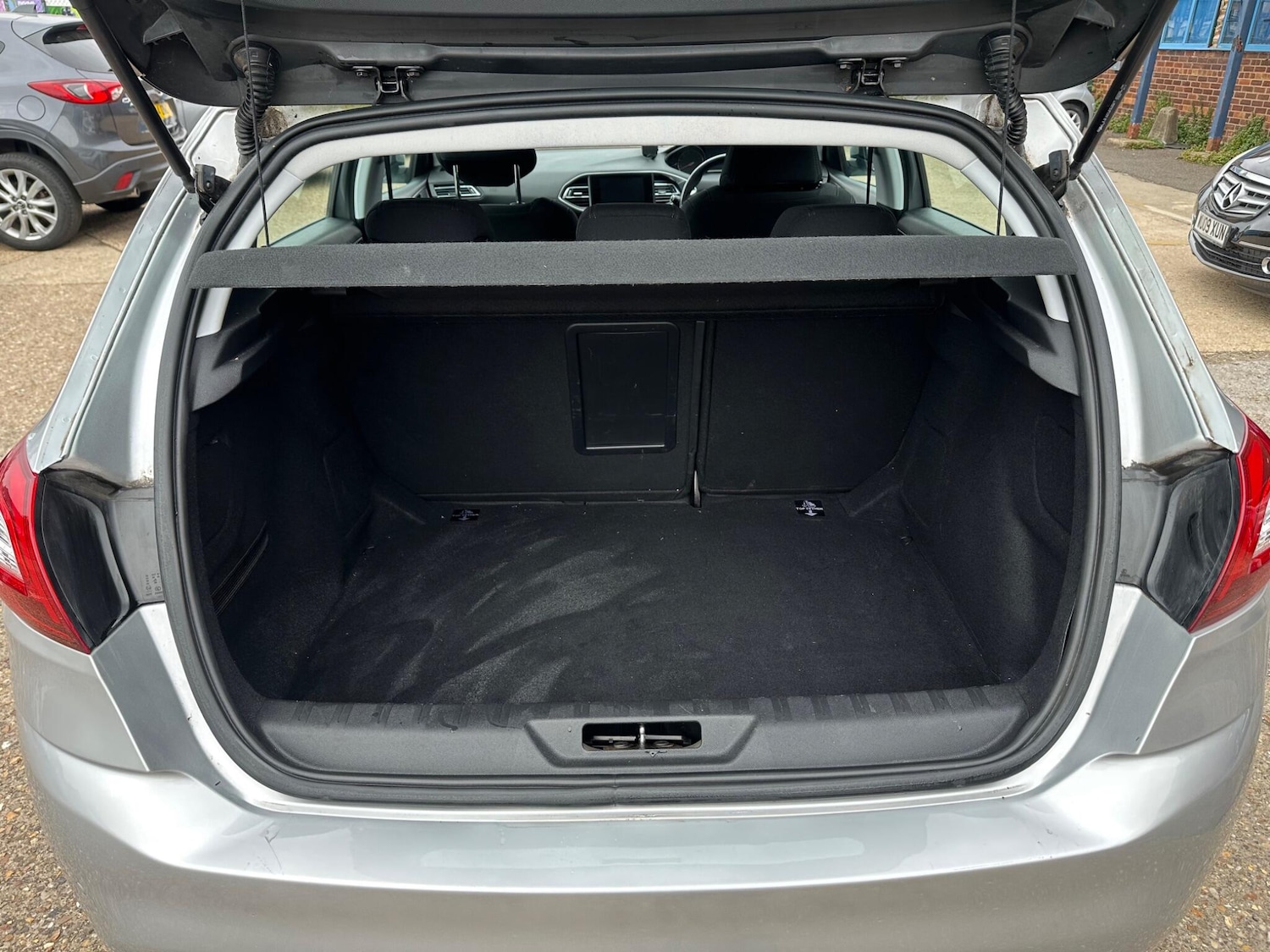 Used Peugeot 308 2017 for sale - 76314695: Photo 18