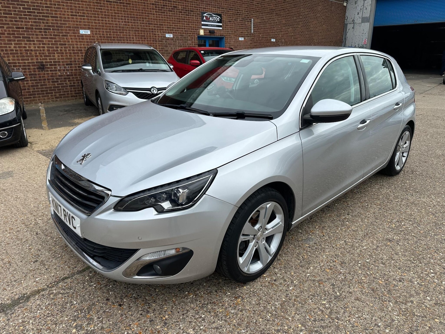 Used Peugeot 308 2017 for sale - 76314695: Photo 4