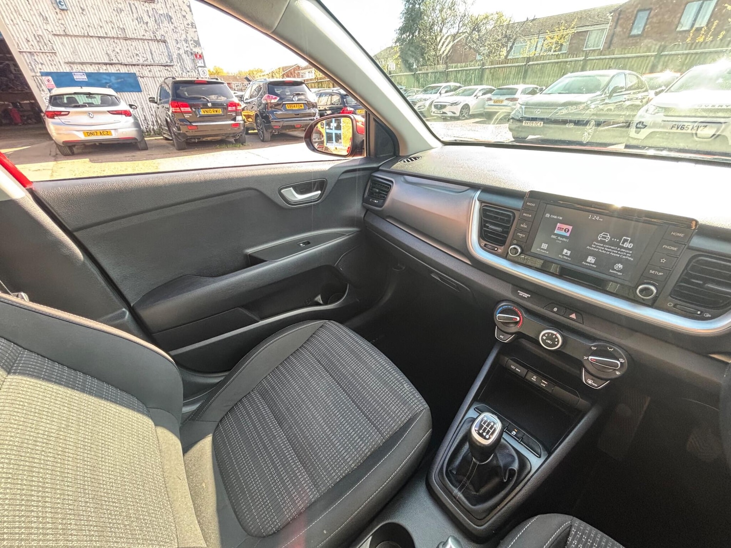 Used Kia Stonic 2018 for sale - 78116240: Photo 31