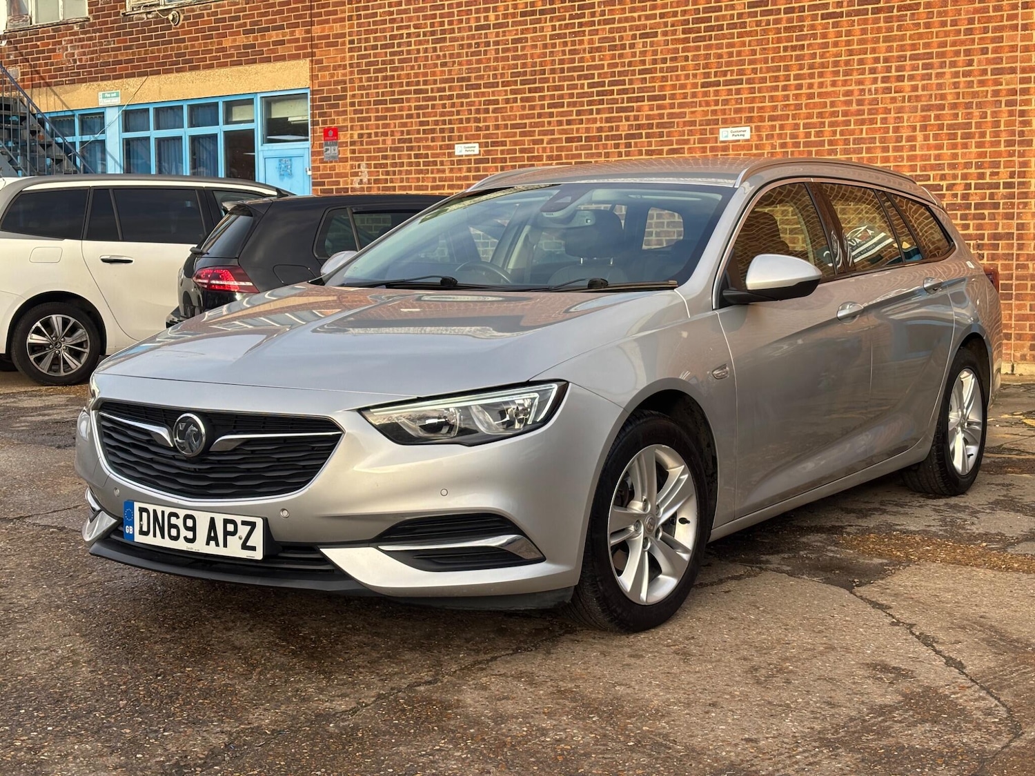 Used Vauxhall Insignia 2019 for sale - 76849899: Photo 2