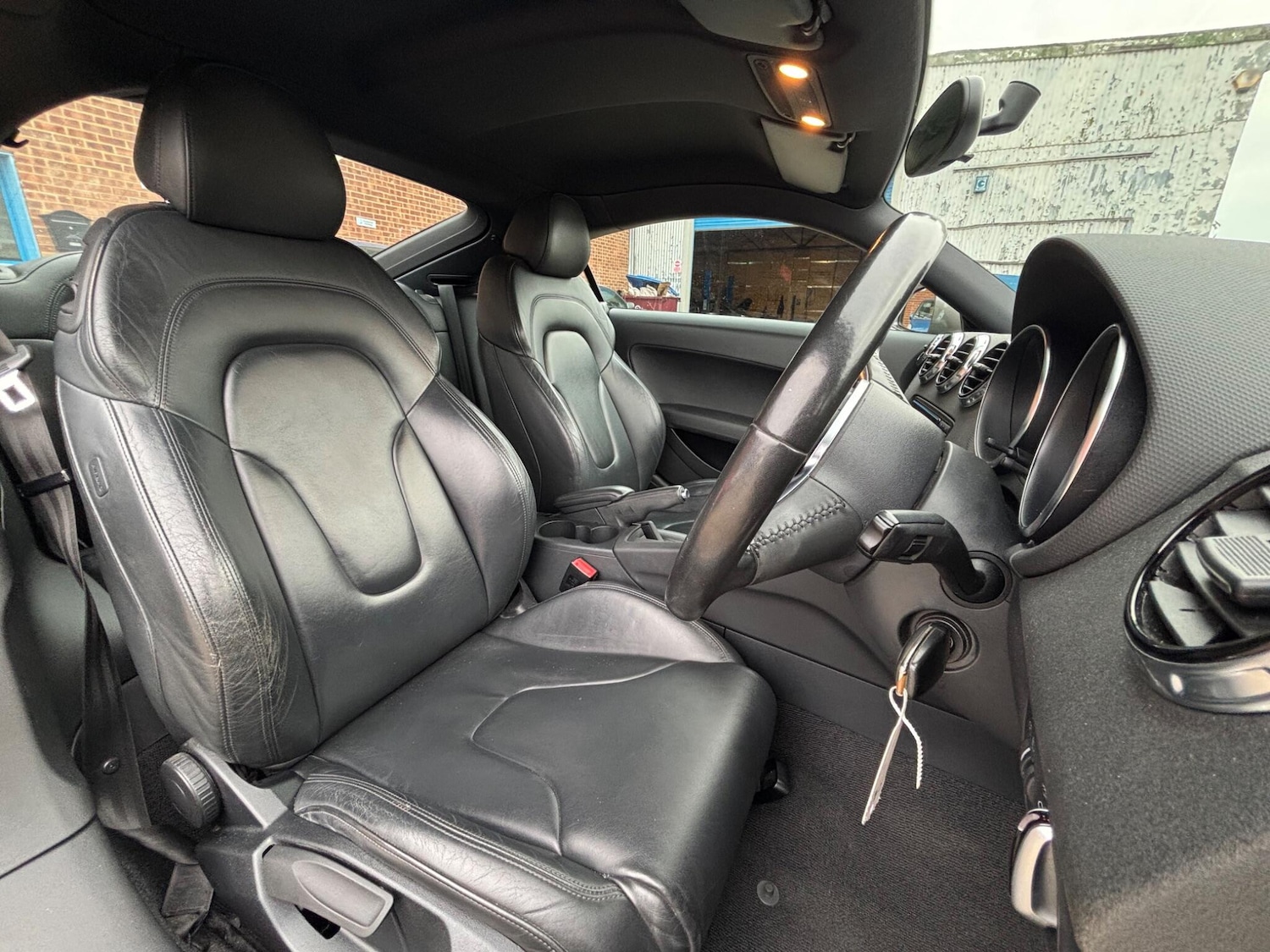 Used Audi TT 2011 for sale - 76315229: Photo 12