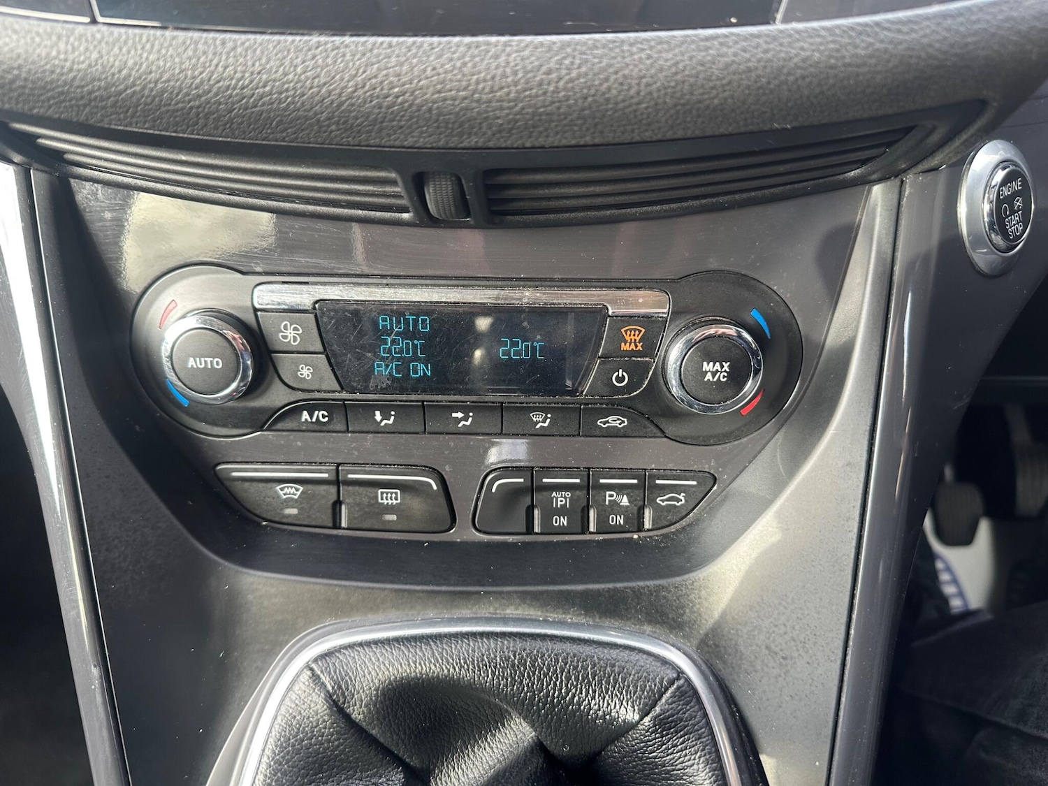 Used Ford Kuga 2014 for sale - 76399154: Photo 32