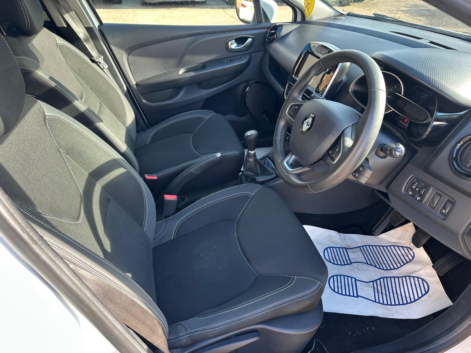 Used Renault Clio 2019 for sale - 75940717: Photo 24