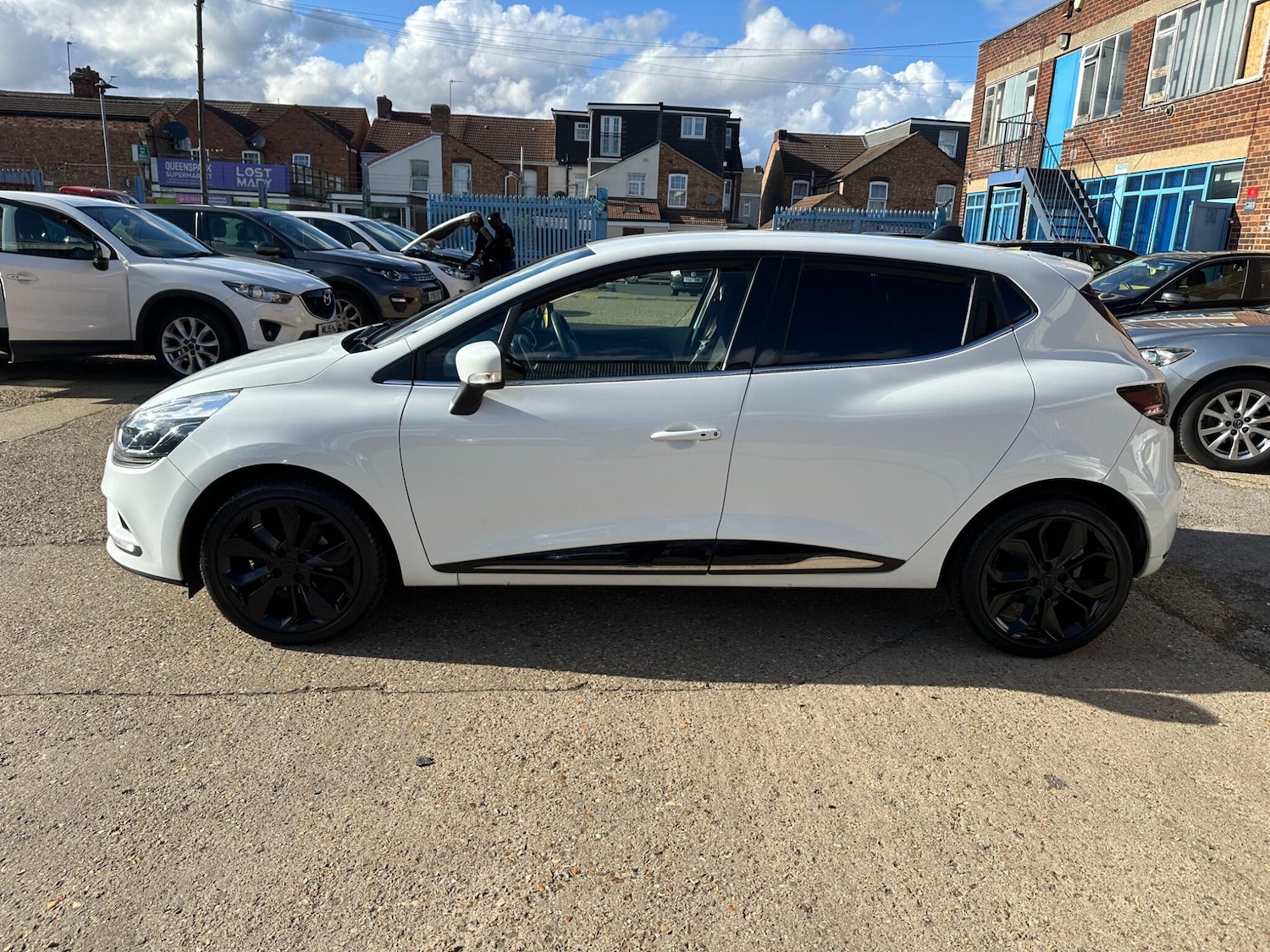 Used Renault Clio 2019 for sale - 75940717: Photo 3