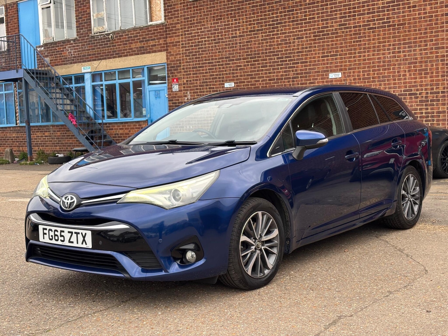 Used Toyota Avensis 2015 for sale - 77994148: Photo 3