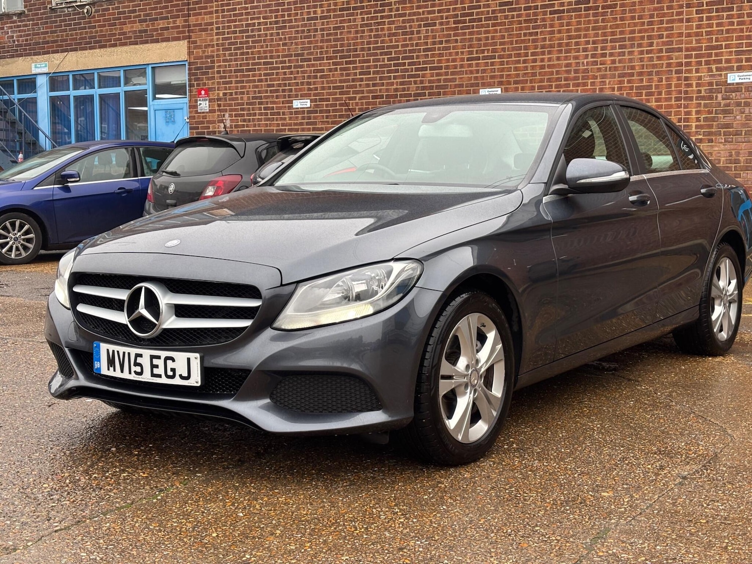 Used Mercedes-Benz C Class 2015 for sale - 76592928: Photo 5