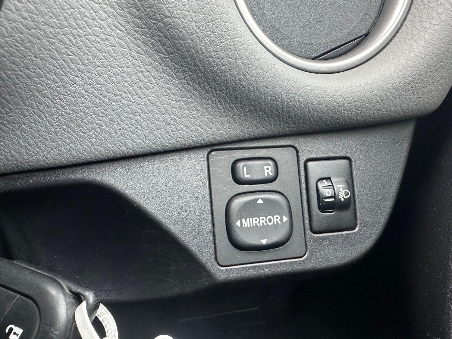 Used Toyota Yaris 2016 for sale - 77925204: Photo 15