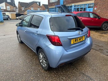 Used Toyota Yaris 2016 for sale - 77925204: Photo