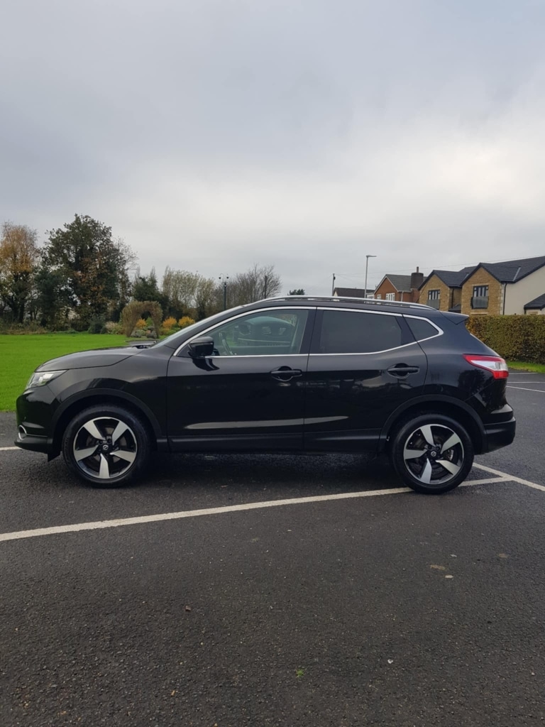 Used Nissan Qashqai 2017 for sale - 76465504: Photo 2