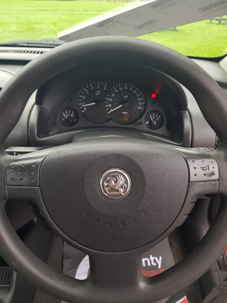 Used Vauxhall Corsa 2003 for sale - 75408318: Photo 9