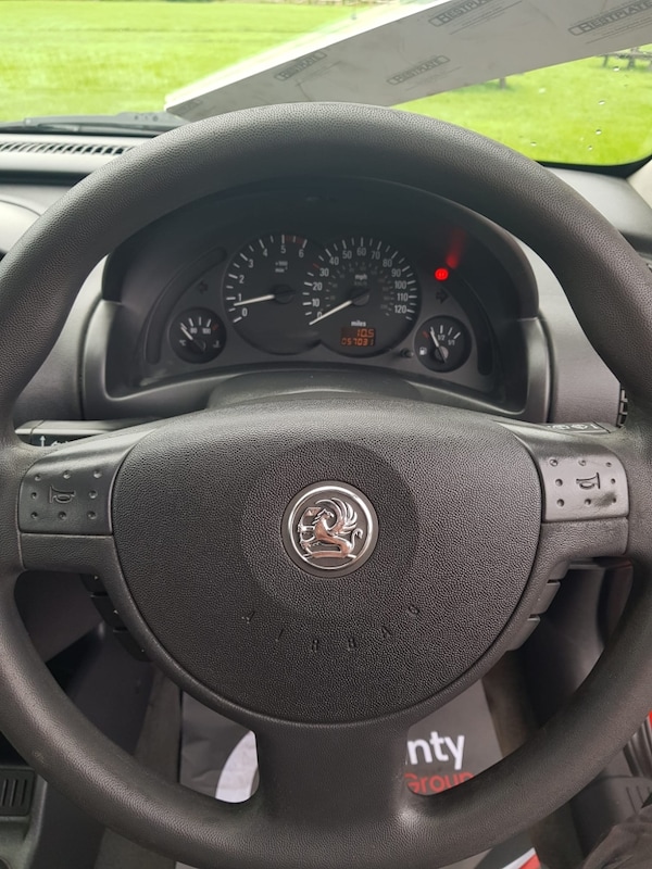 Used Vauxhall Corsa 2003 for sale - 75408318: Photo 9