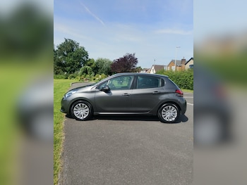 Used Peugeot 208 2018 for sale - 78972316: Photo