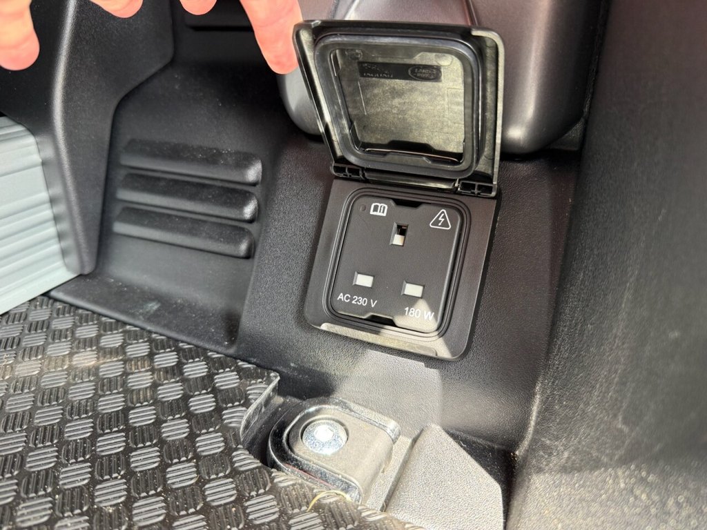 Used Land Rover Defender 2023 for sale - 76706410: Photo 24