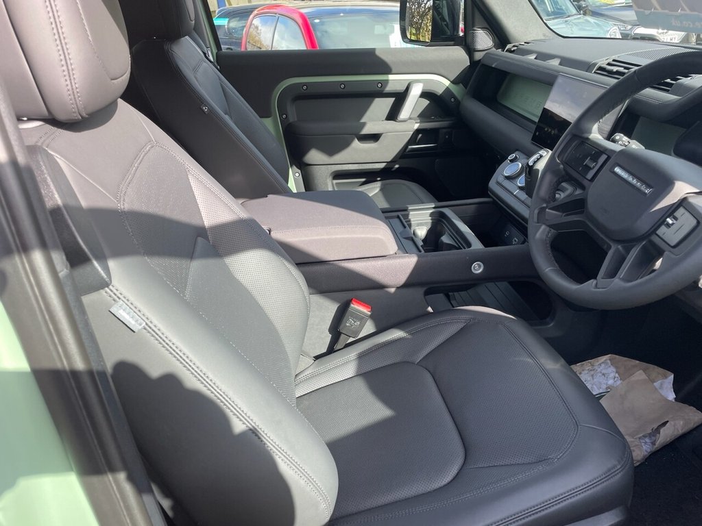 Used Land Rover Defender 2023 for sale - 76706410: Photo 29