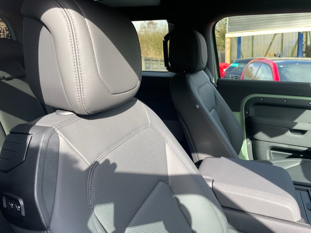 Used Land Rover Defender 2023 for sale - 76706410: Photo 30