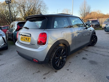 Used MINI Hatch 2023 for sale - 76706406: Photo