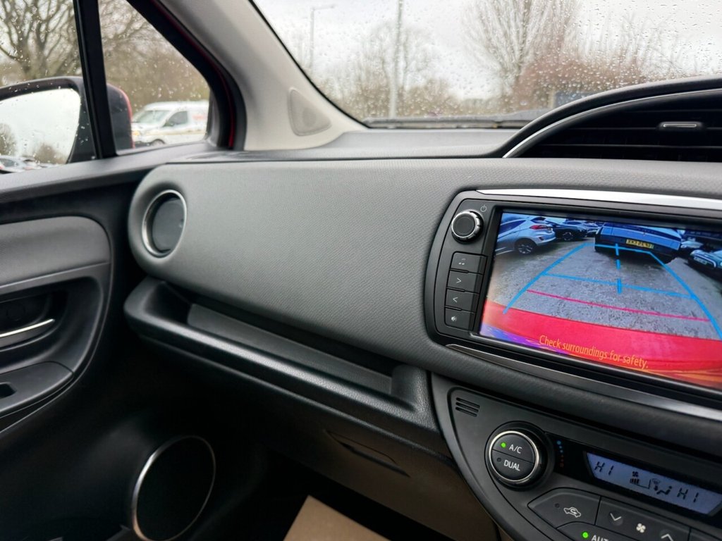 Used Toyota Yaris 2015 for sale - 77642942: Photo 15