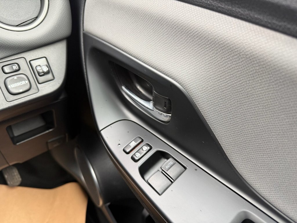 Used Toyota Yaris 2015 for sale - 77642942: Photo 24