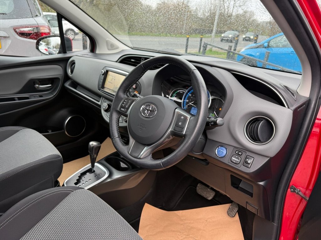 Used Toyota Yaris 2015 for sale - 77642942: Photo 25