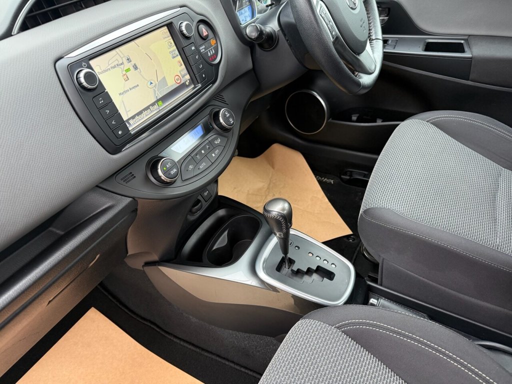 Used Toyota Yaris 2015 for sale - 77642942: Photo 33