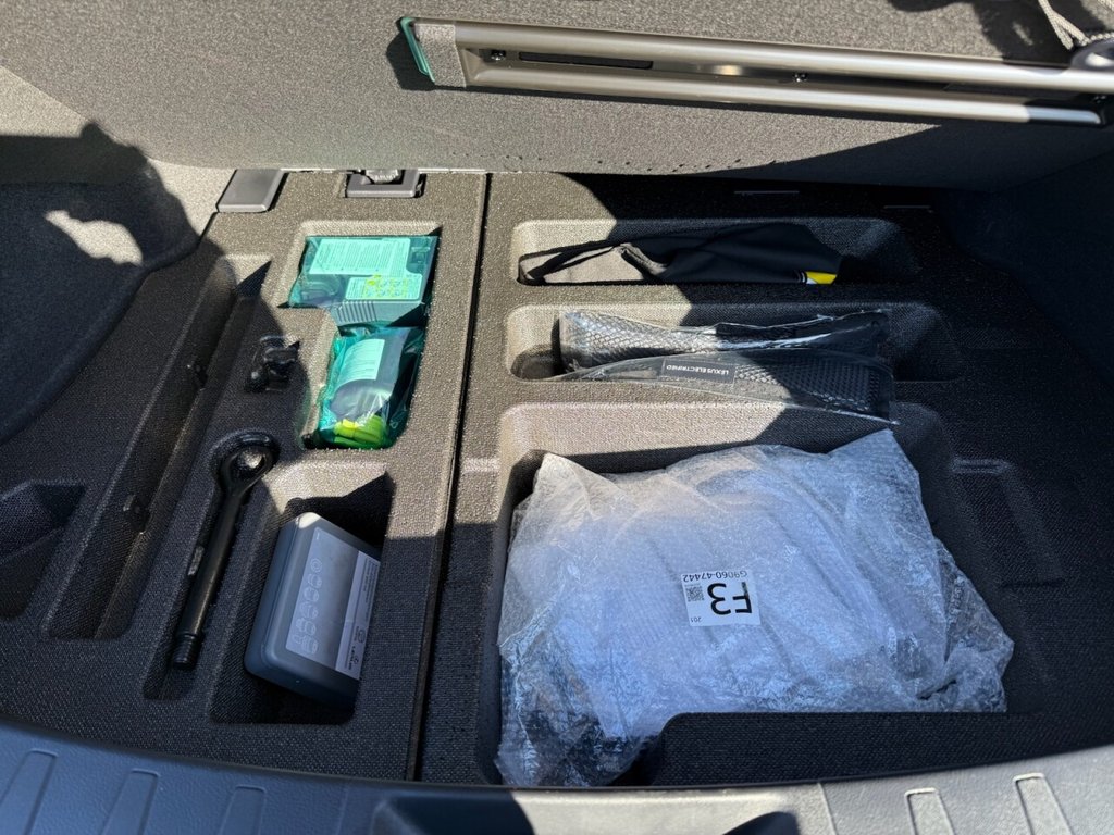 Used Lexus UX 2025 for sale - 76706356: Photo 36