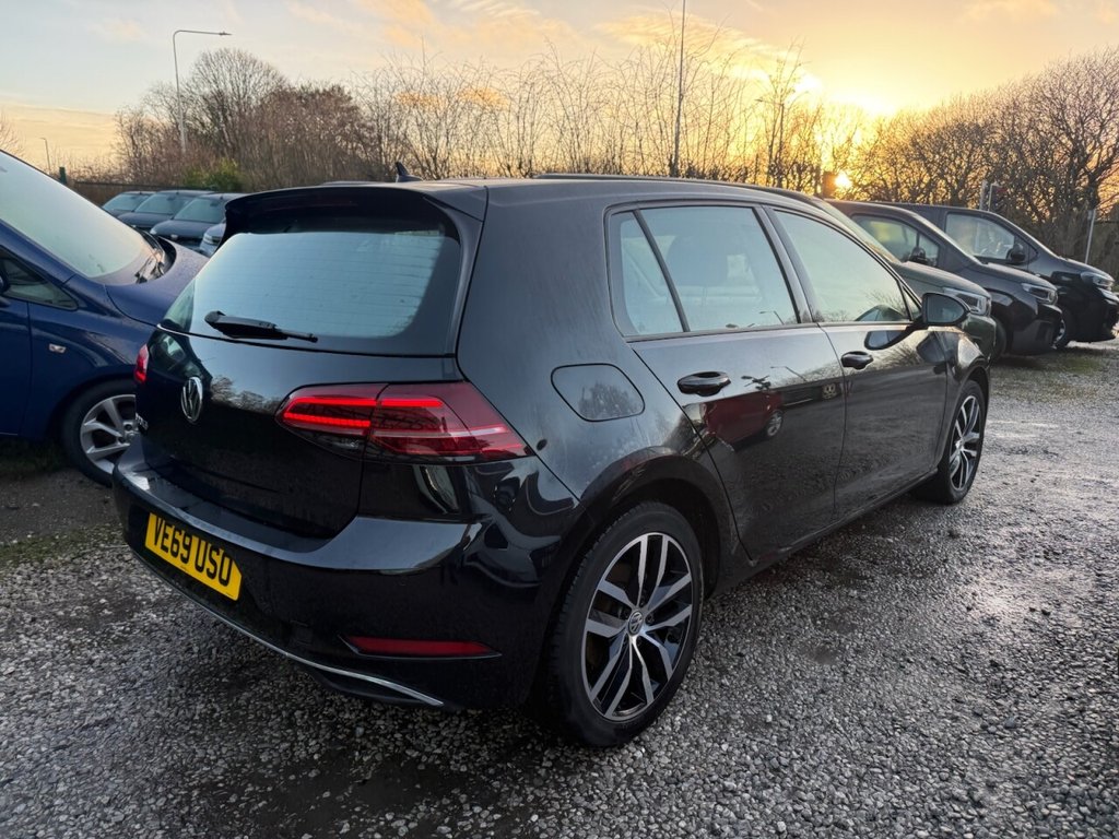 Used Volkswagen Golf 2020 for sale - 77200483: Photo 2