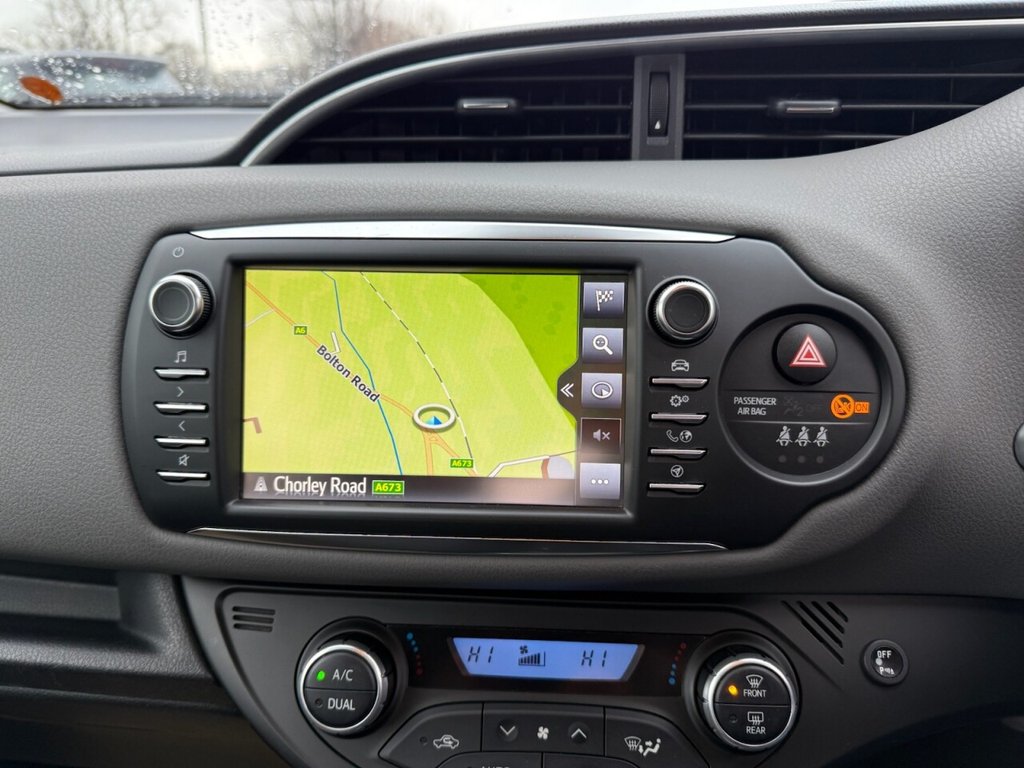 Used Toyota Yaris 2018 for sale - 76848418: Photo 2