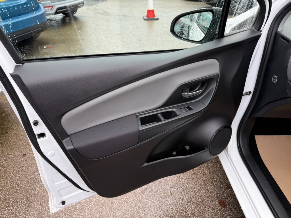 Used Toyota Yaris 2018 for sale - 76848418: Photo 31