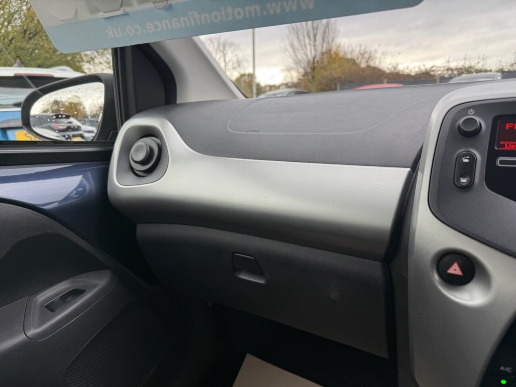 Used Toyota AYGO 2015 for sale - 76706374: Photo 10