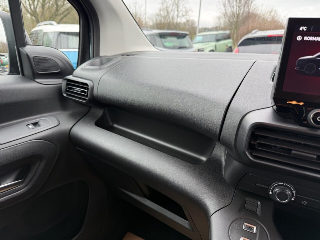 Used Vauxhall Combo Life Electric 2025 for sale - 77122071: Photo 8