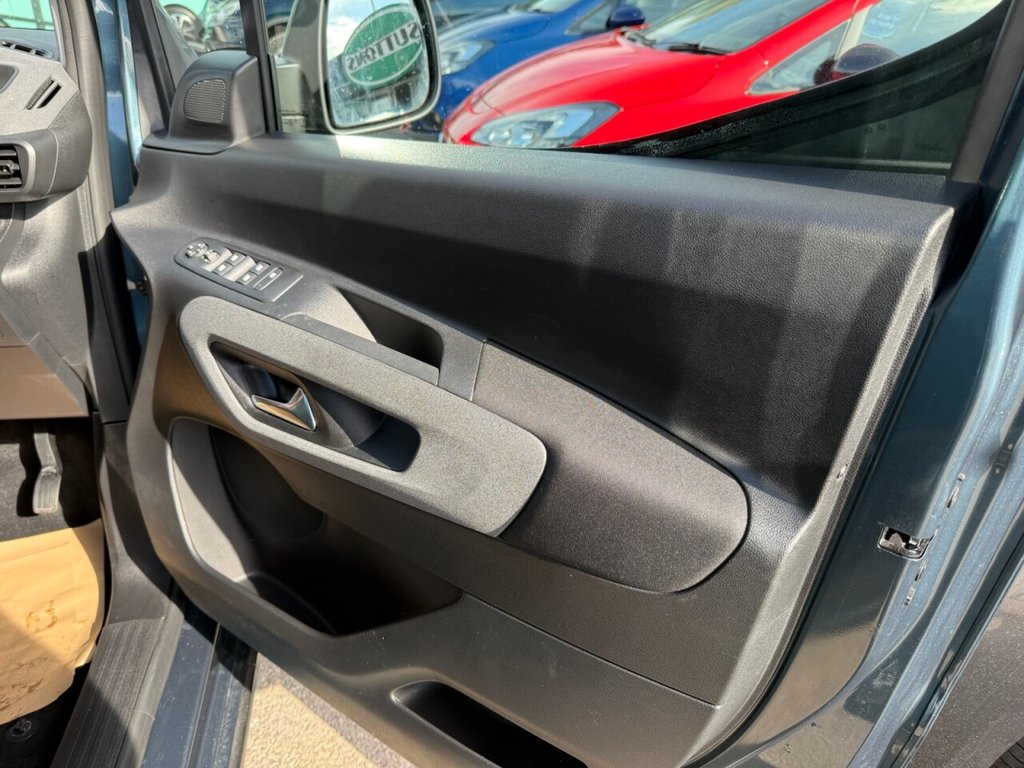 Used Peugeot Rifter 2024 for sale - 76706390: Photo 45