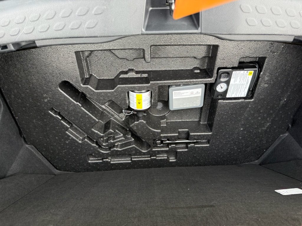 Used Toyota C-HR 2017 for sale - 76706381: Photo 24