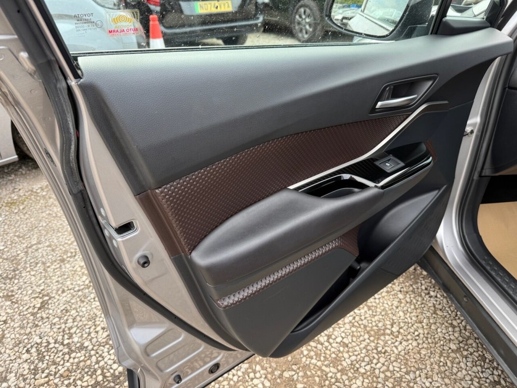 Used Toyota C-HR 2017 for sale - 76706381: Photo 28