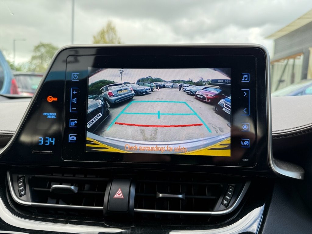 Used Toyota C-HR 2017 for sale - 76706381: Photo 3