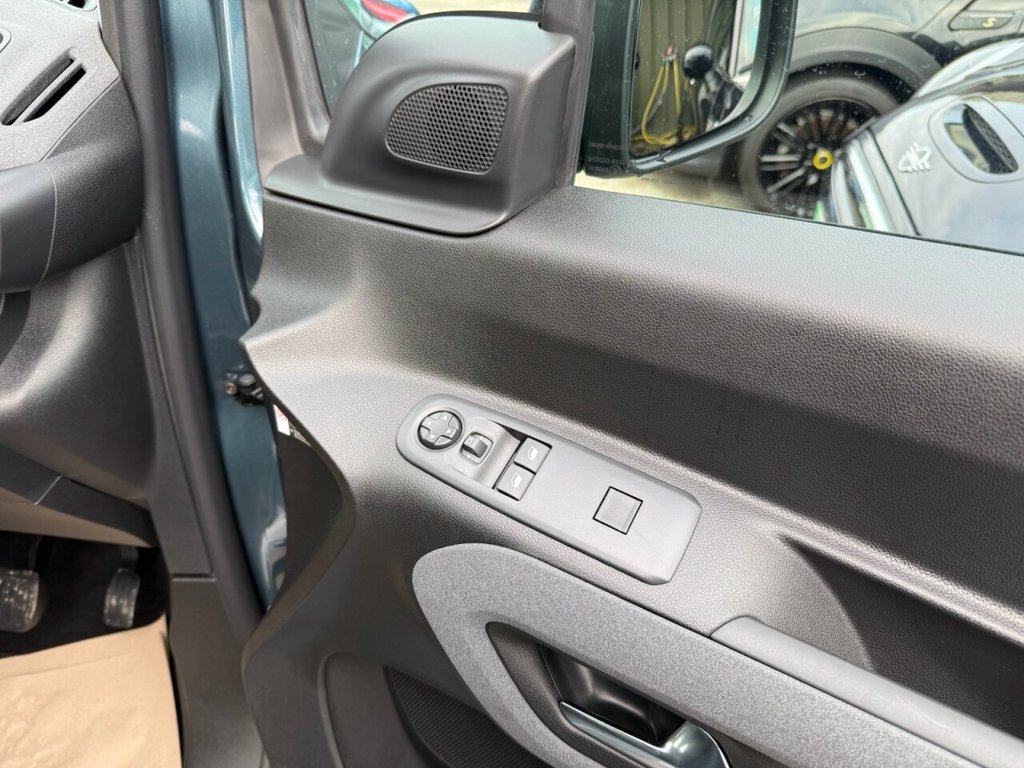 Used Peugeot e-Rifter 2025 for sale - 77276172: Photo 39