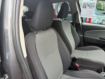 Used Toyota Yaris 2016 for sale - 78672021: Photo