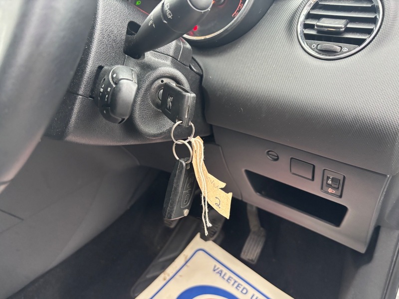 Used Peugeot 308 2011 for sale - 76934949: Photo 11