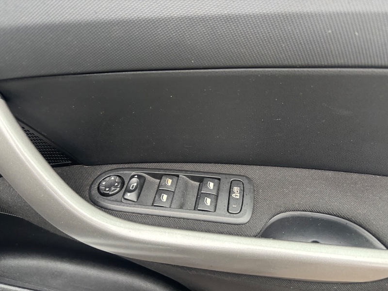 Used Peugeot 308 2011 for sale - 76934949: Photo 12