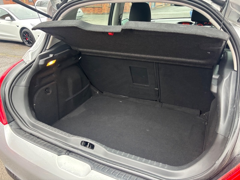 Used Peugeot 308 2011 for sale - 76934949: Photo 6