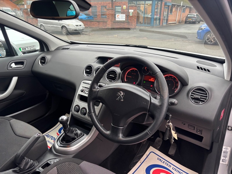 Used Peugeot 308 2011 for sale - 76934949: Photo 9