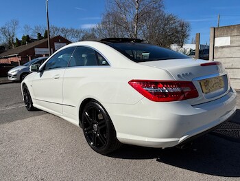 Used Mercedes-Benz E Class 2010 for sale - 77919107: Photo