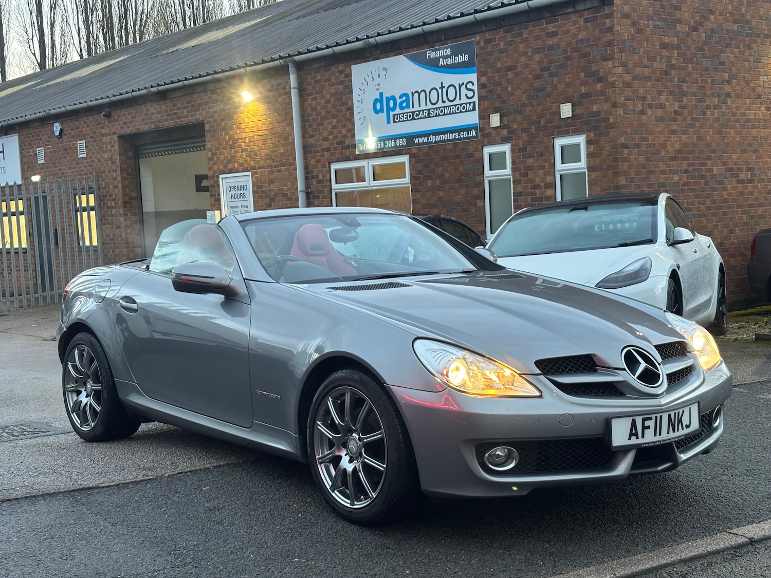 Used Mercedes-Benz SLK 2011 for sale - 77578890: Photo 16