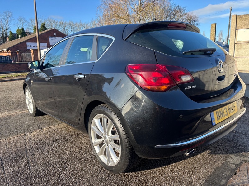 Used Vauxhall Astra 2013 for sale - 76712216: Photo 2