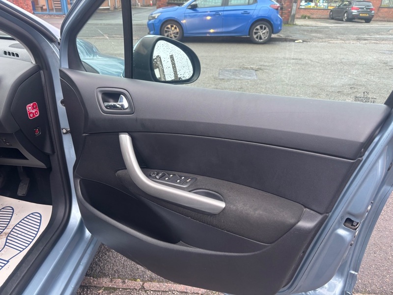 Used Peugeot 308 2012 for sale - 76934951: Photo 8