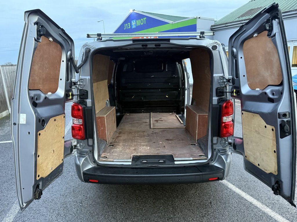 Used Vauxhall Vivaro 2020 for sale - 77200596: Photo 11