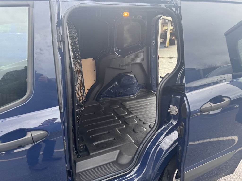 Used Ford Transit Courier 2020 for sale - 77620940: Photo 33
