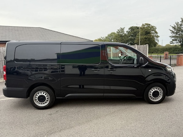Used Vauxhall Vivaro 2022 for sale - 76118931: Photo 2
