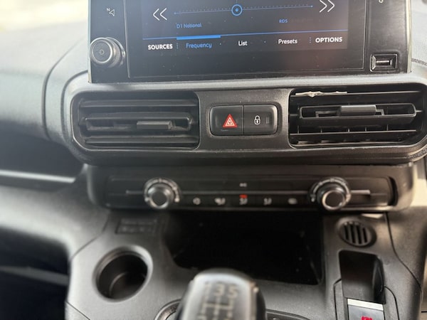Used Peugeot Partner 2020 for sale - 75653904: Photo 24